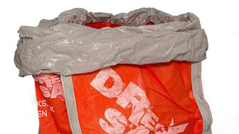 oranger Big Bag zur Entsorgung von Abfällen